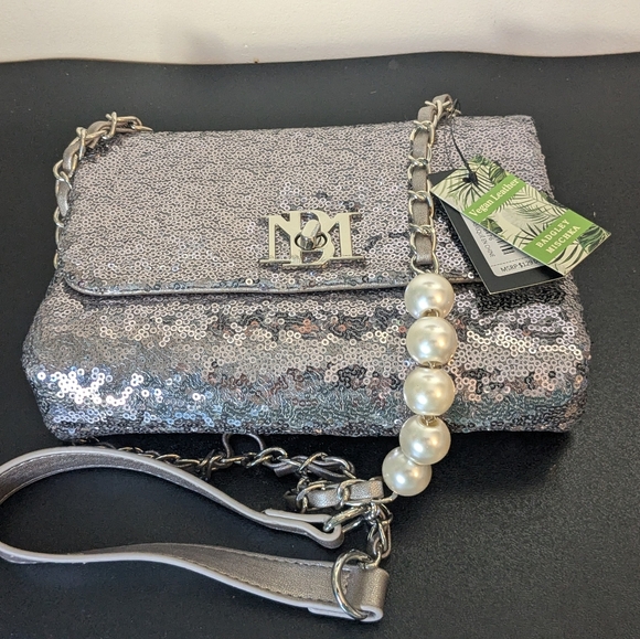 Badgley Mischka $129 NWT Silver Sequin Message Pearl Strap Crossbody - Picture 6 of 9